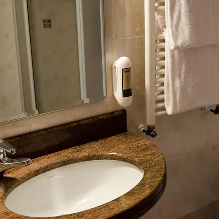 酒店 Al Nin Hotel&spa 3*